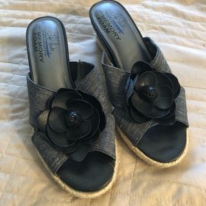 🌺🌺Lifestride memory foam summer wedges🌺🌺